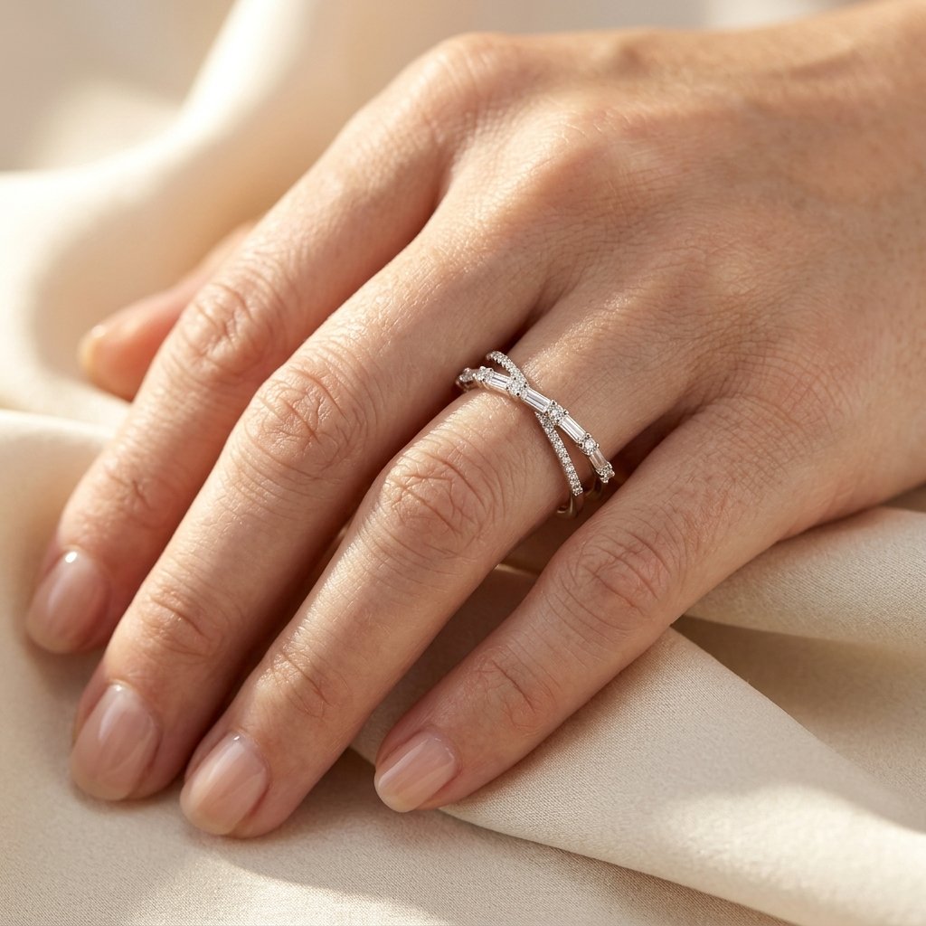 Zilverkleurige gekruiste zirkonia ring