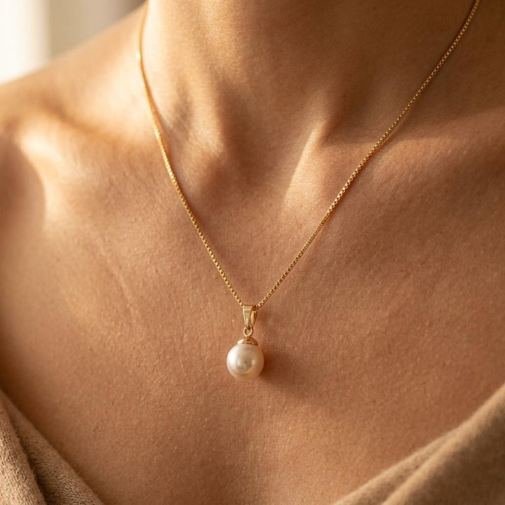 Elegant Pearl White Gold Pendant Necklace