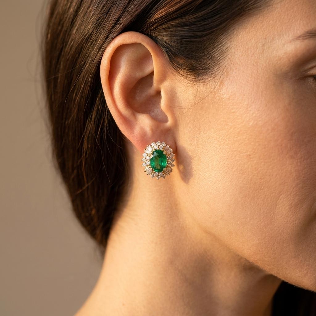 Vintage oorknopjes met rond geslepen groene edelsteen