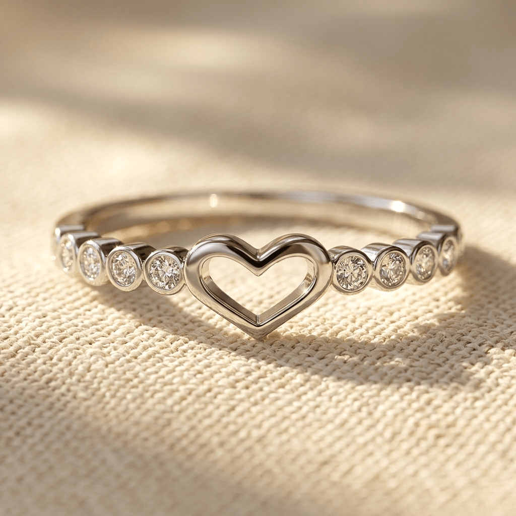 Zilverkleurige open hart ring met diamantaccent