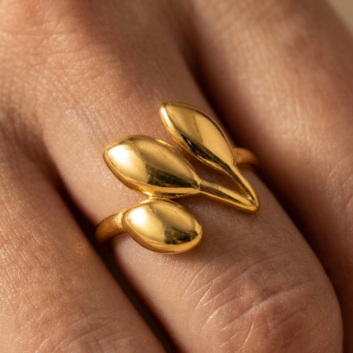 Gold Polished Teardrop Petal Ring