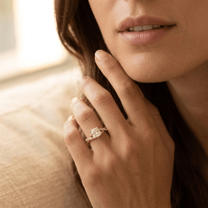 Romantic Exquisite Gold Wedding Engagement Ring