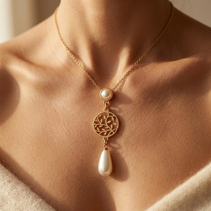 Elegant Floral Pearl Pendant Necklace Golden