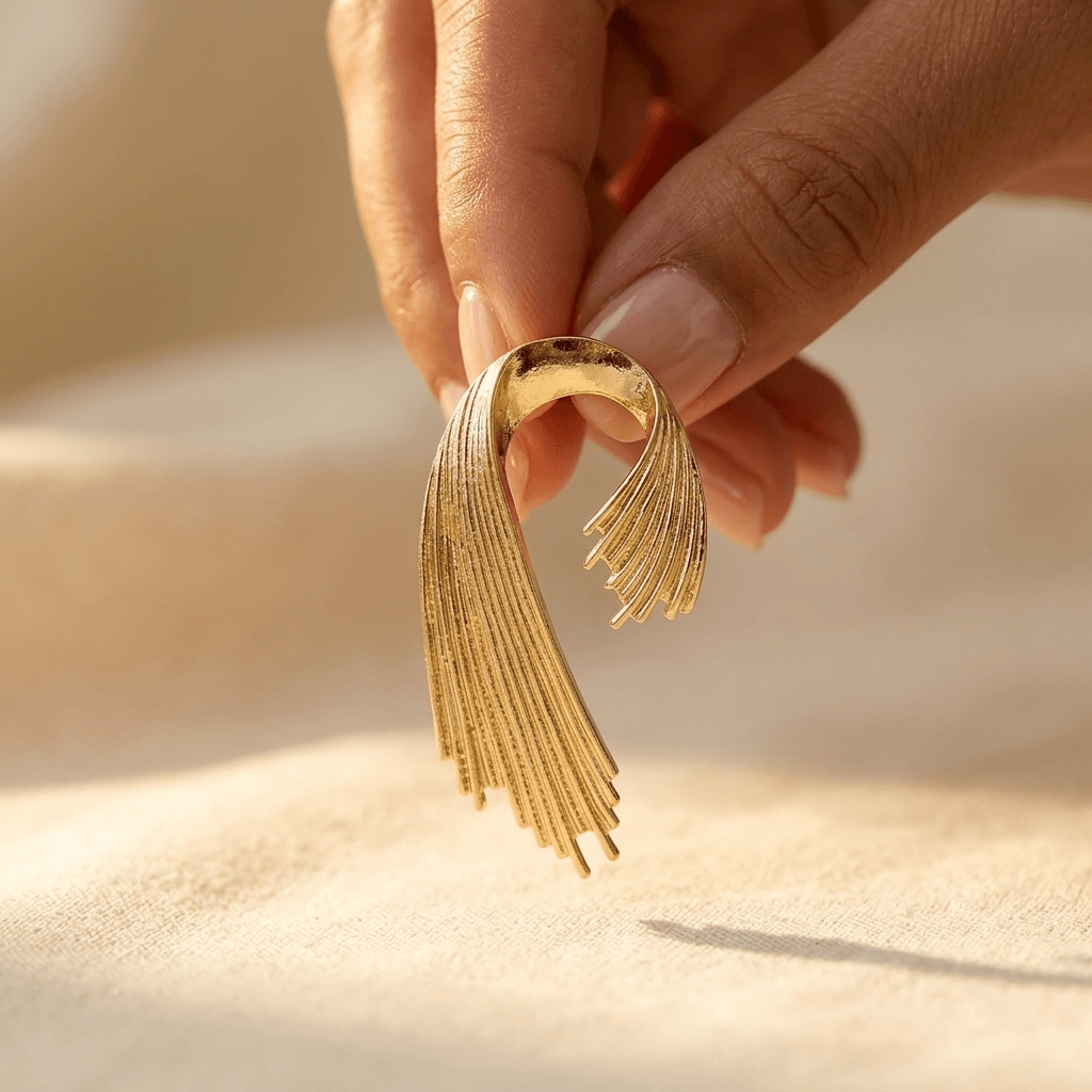 Elegante goudkleurige oorhangers met kwast