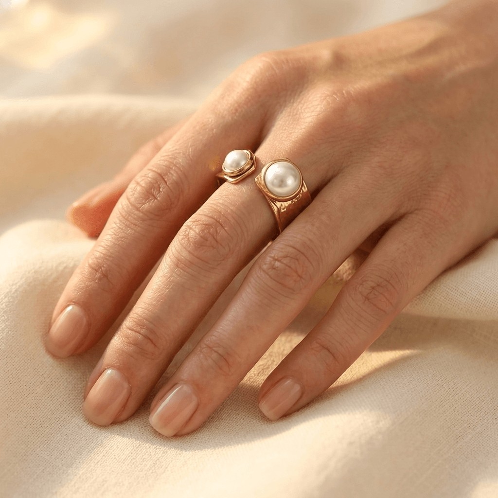 Goudkleurige dubbele ronde ring met parel