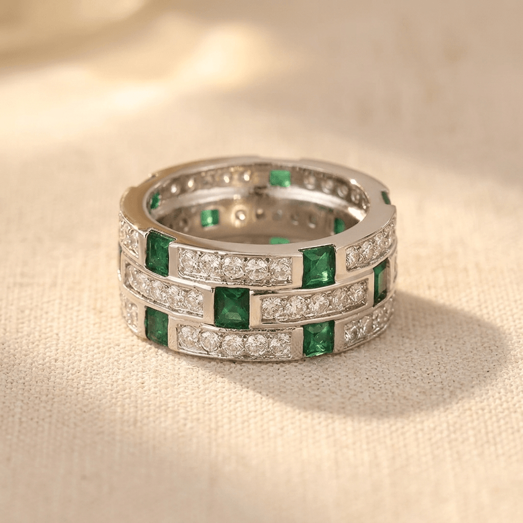 Smaragdgroene zilverkleurige bandring met diamant