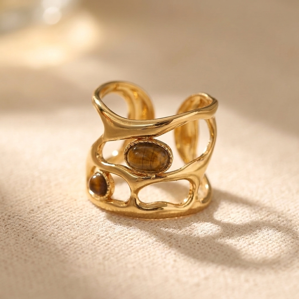 Vergulde geometrische cuff ring met tijgeroog steen