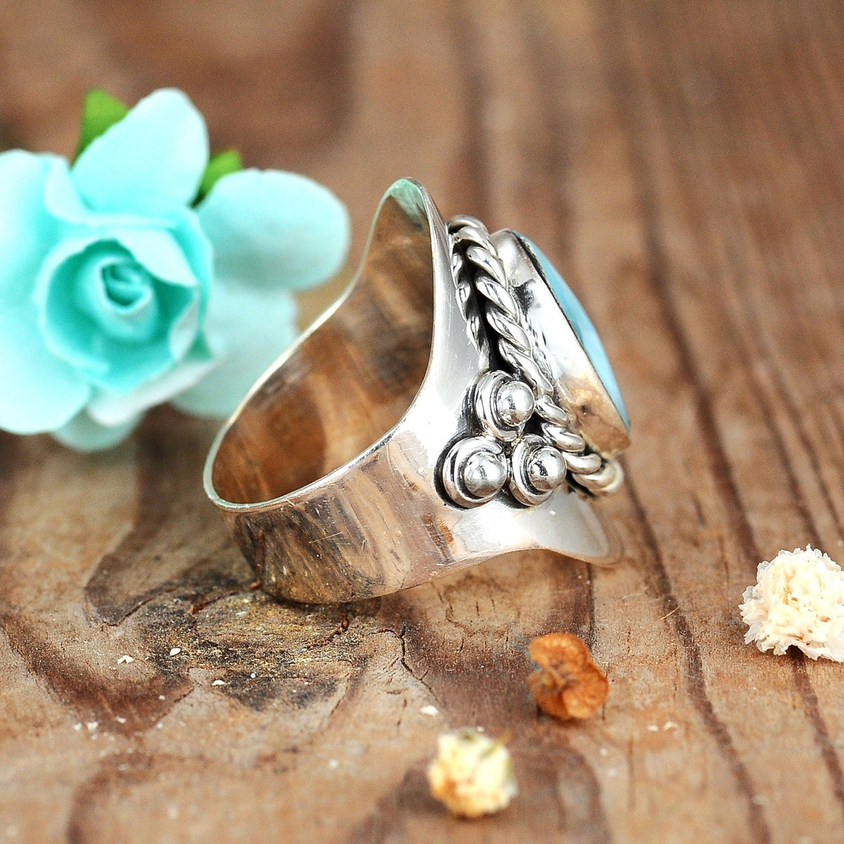 Vintage zilverkleurige boho ring met ovale larimar